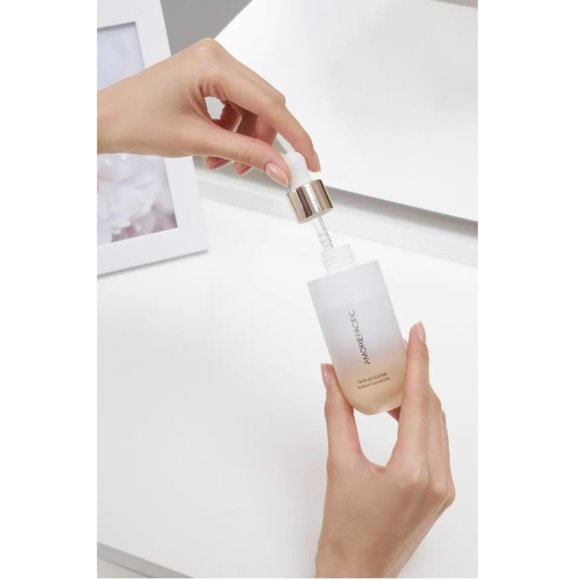 Amore Pacific Youth Revolution Radiance Concentrator, Vitamin C, NEW - Mini 3 ml - Picture 5 of 8